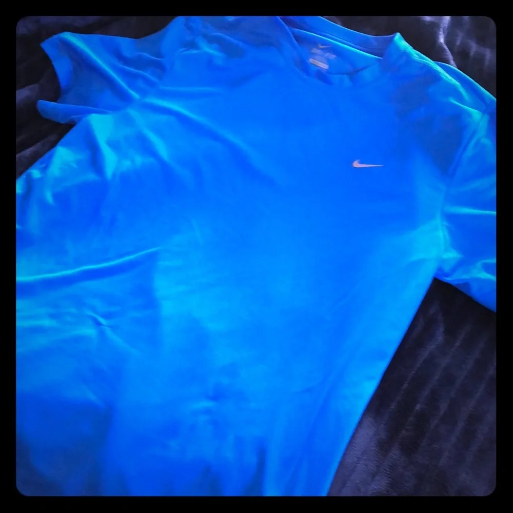 Golf Shirt NIKE Dri-Fit bright Blue Tee Large‎